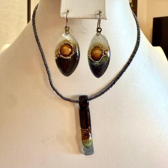 Handcrafted Modern Artisan Glass Earrings and Pendant Set - Picture 5 of 8